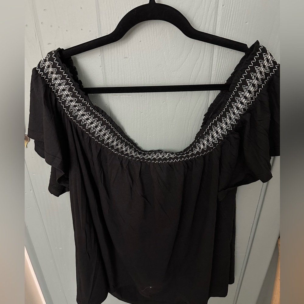 Torrid NWT Black off shoulder top 2x